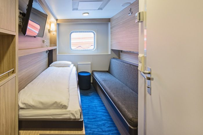 Polar Outside | Triple on upper deck with window (restricted view)